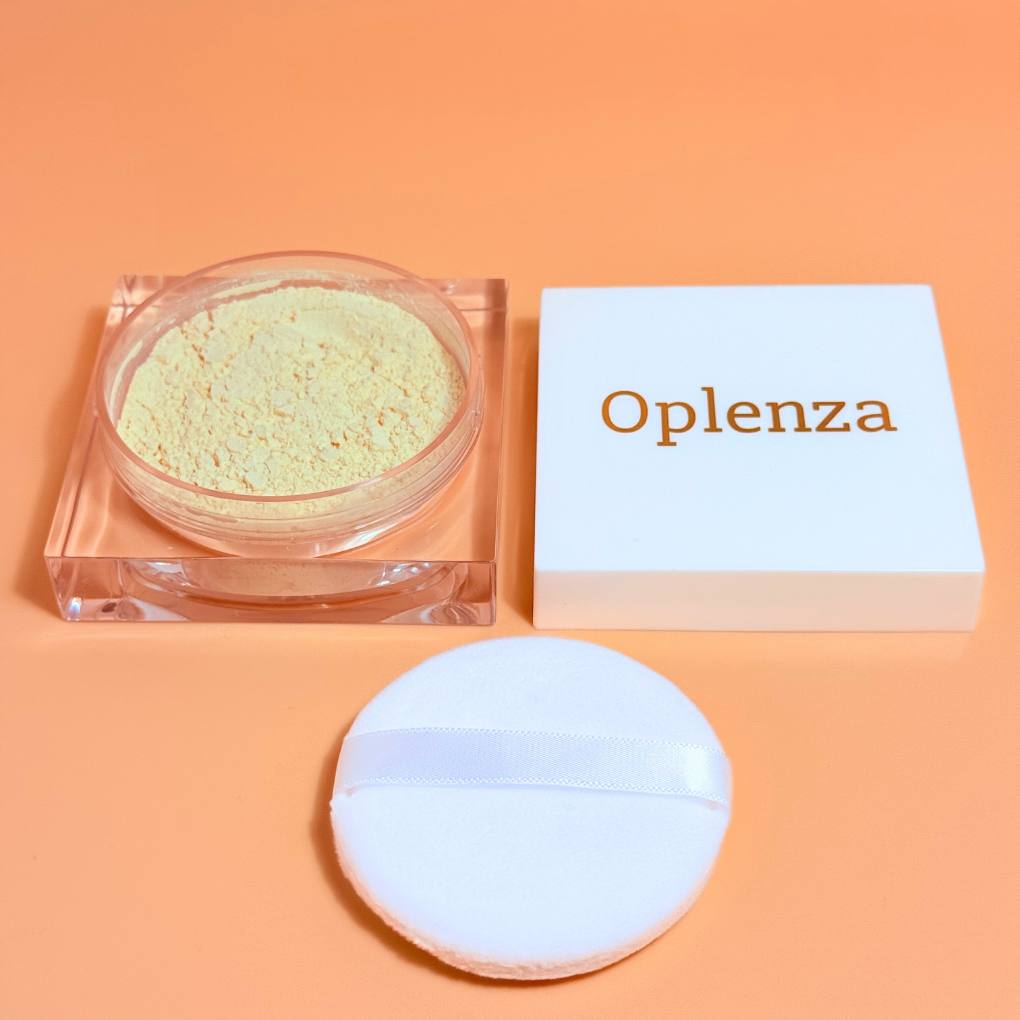 Oplenza Natural Veil Setting Powder, opened in shade Butter, glamorous finish, lasting comfort setting powder for a flawless, radiant beauty look.
