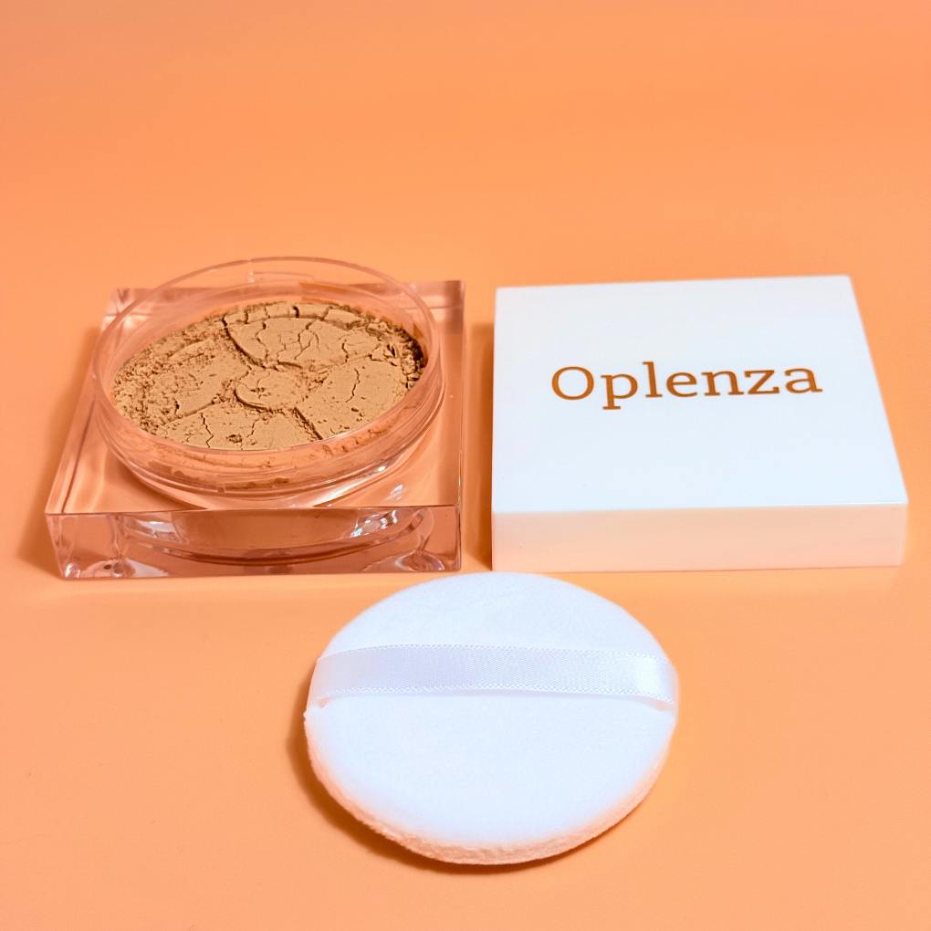 Oplenza Natural Veil Setting Powder, opened- Honey, lightweight feel, bold color payoff, vegan makeup setting powder for a flawless, radiant beauty look.
