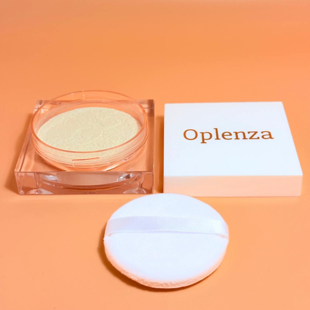 Oplenza Natural Veil Setting Powder, opened- shade Ivory, luxury beauty setting powder for a flawless, radiant beauty look.
