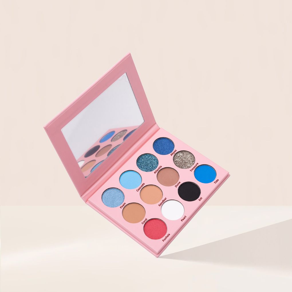 Oplenza Signature Shades Palette - Ocean Tide, palette with matte, glitter and shimmer eyeshadows for a radiant look. Long-lasting formula, smooth texture eyeshadow palette.