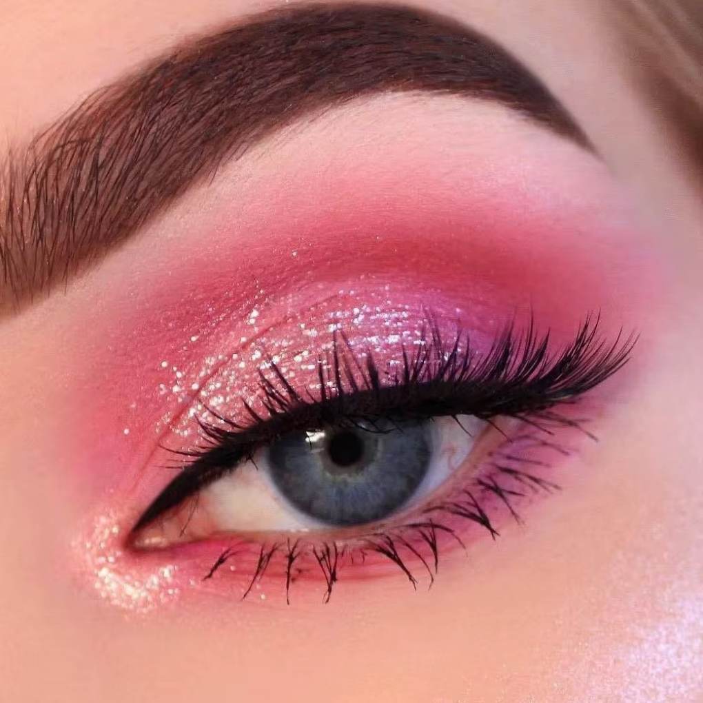 Oplenza Easy Glam Eyeshadow Palette "Pink Filter" applied on eyes creating an effortless glam look with seamless blending and natural dimension