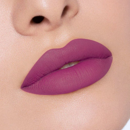 Close-up of a soft confortable and moist-matte lipstick applied on lips in shade 11 Icon Status